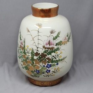 Chinese Porcelain Floral Artwork Vase